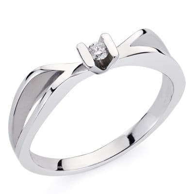 [P319-9677] 18K SORTIJA ORO BLANCO BRILLANTE. 0.046  QTS.